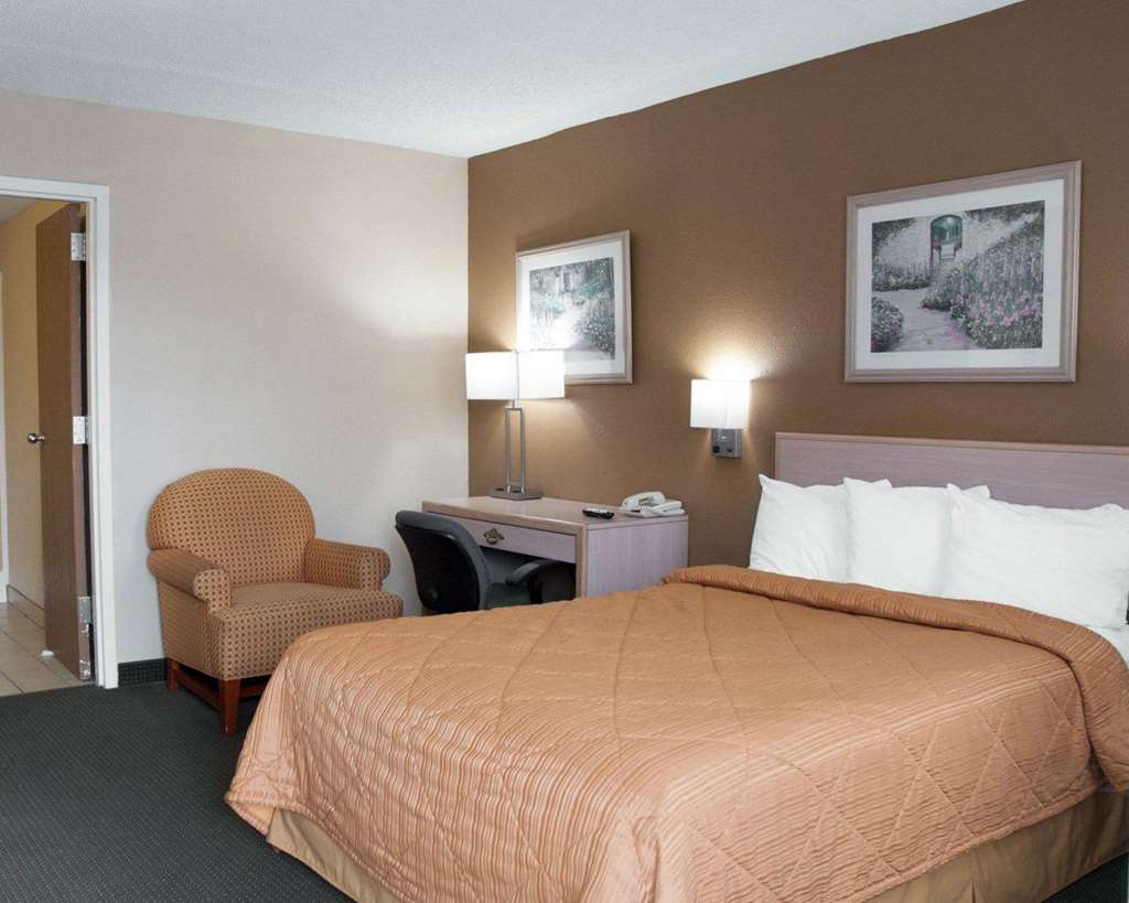 Quality Inn Near Six Flags St. Louis Пасифик Номер фото